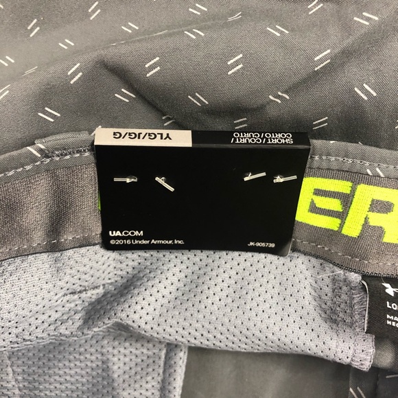 - NWT Boy’s Under Armour Shorts - Picture 8 of 11